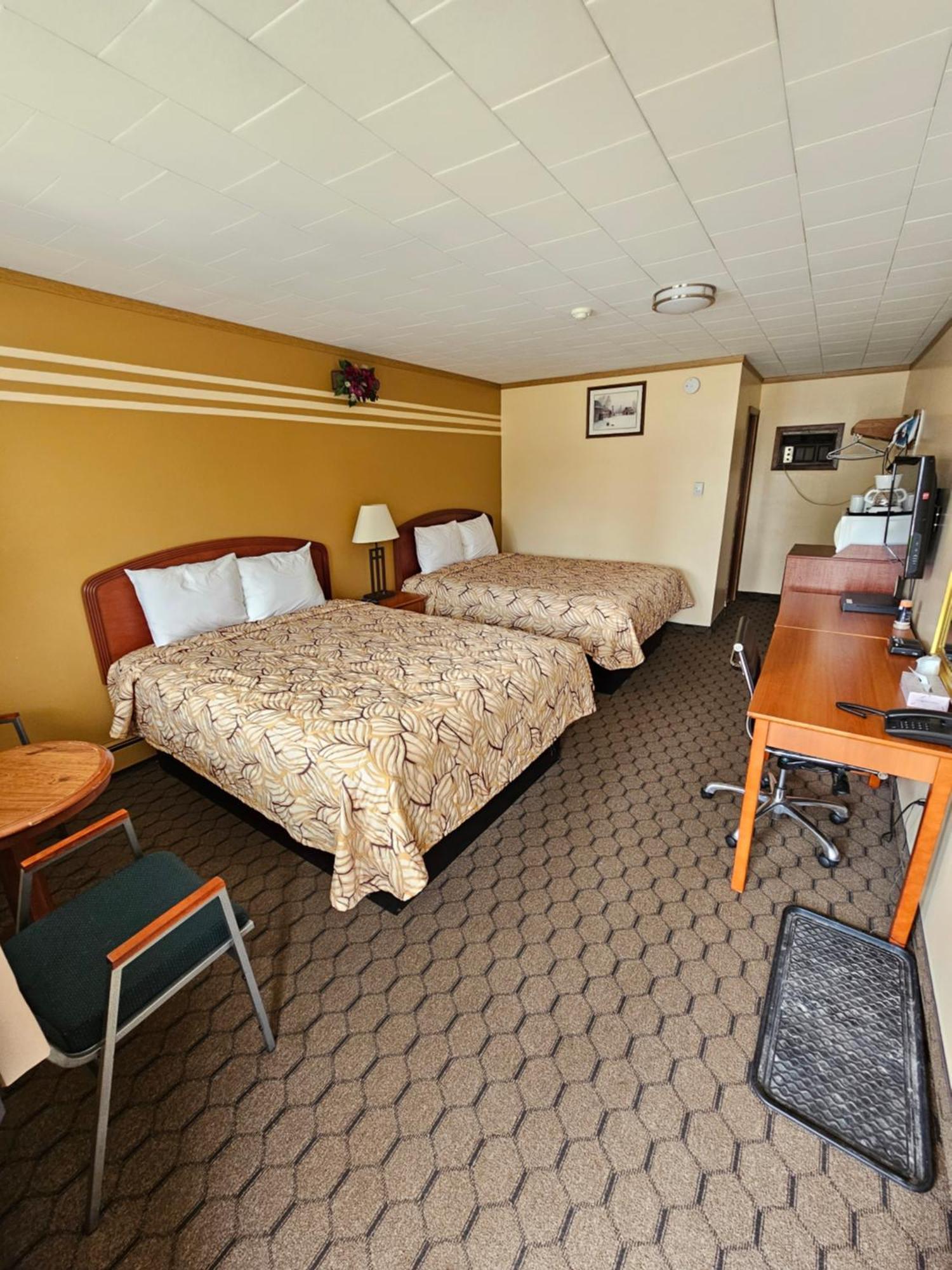 Forest Plaza Motel Mount Forest Exterior photo