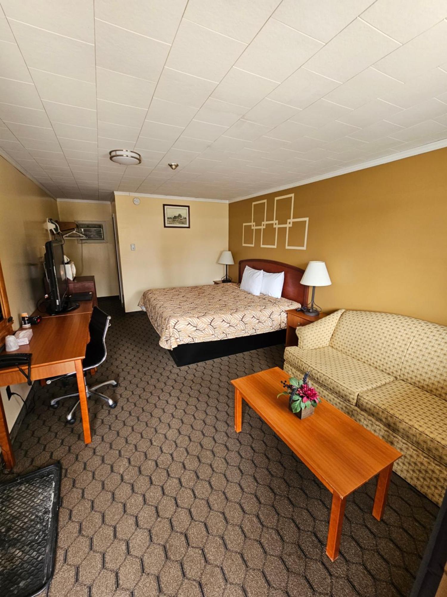 Forest Plaza Motel Mount Forest Exterior photo